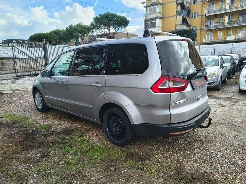 Usata Ford Galaxy Ghia 140 CV (102 kW) 2007 Grigio Monovolume