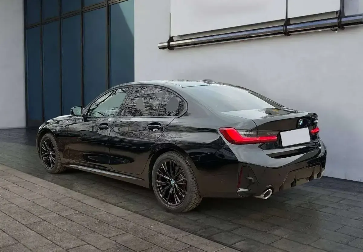 Usata BMW 320 M Sport 190 CV (139 kW) 2025 Nero zaffiro Berlina