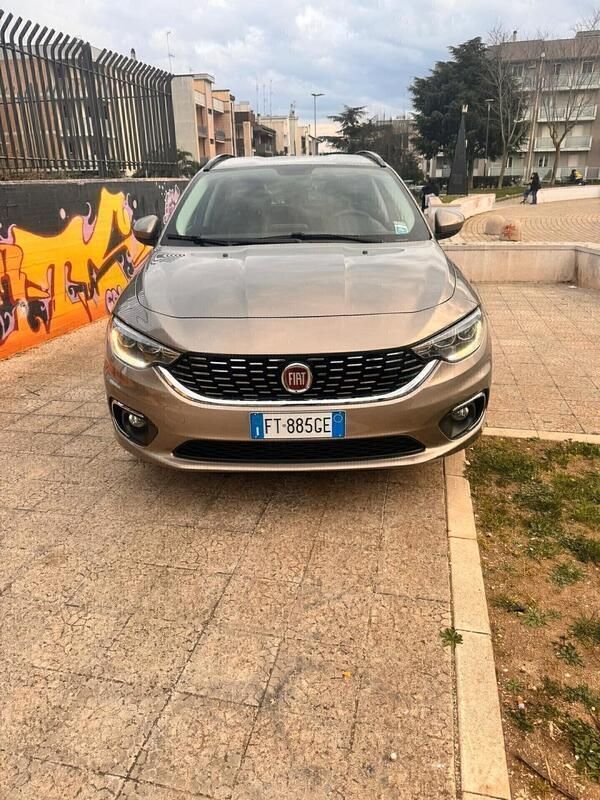 Usata Fiat Tipo Business 95 CV (69 kW) 2018 Oro Station wagon