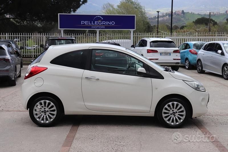 Begagnad Ford Ka Titanium 69 HK (50 kW) 2015 Vit Sedan