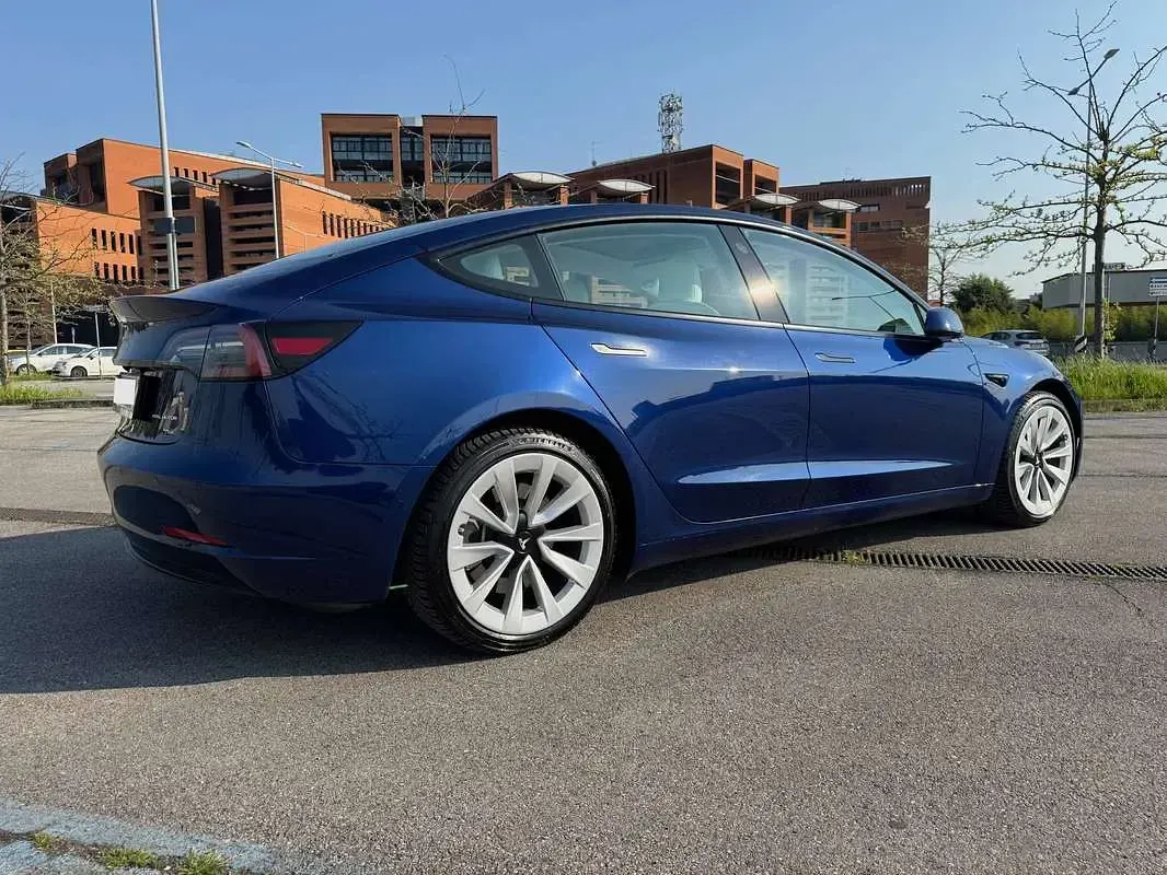 Usata Tesla Model 3 Long Range AWD 152 kW (208 CV) 2021 Blu/azzurro Berlina