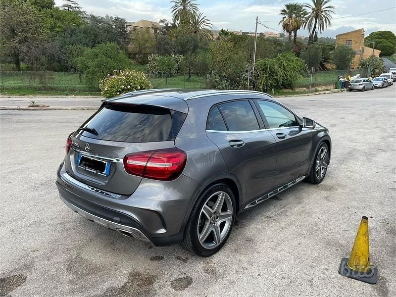 Usata Mercedes GLA220 177 CV (130 kW) 2017 Grigio SUV