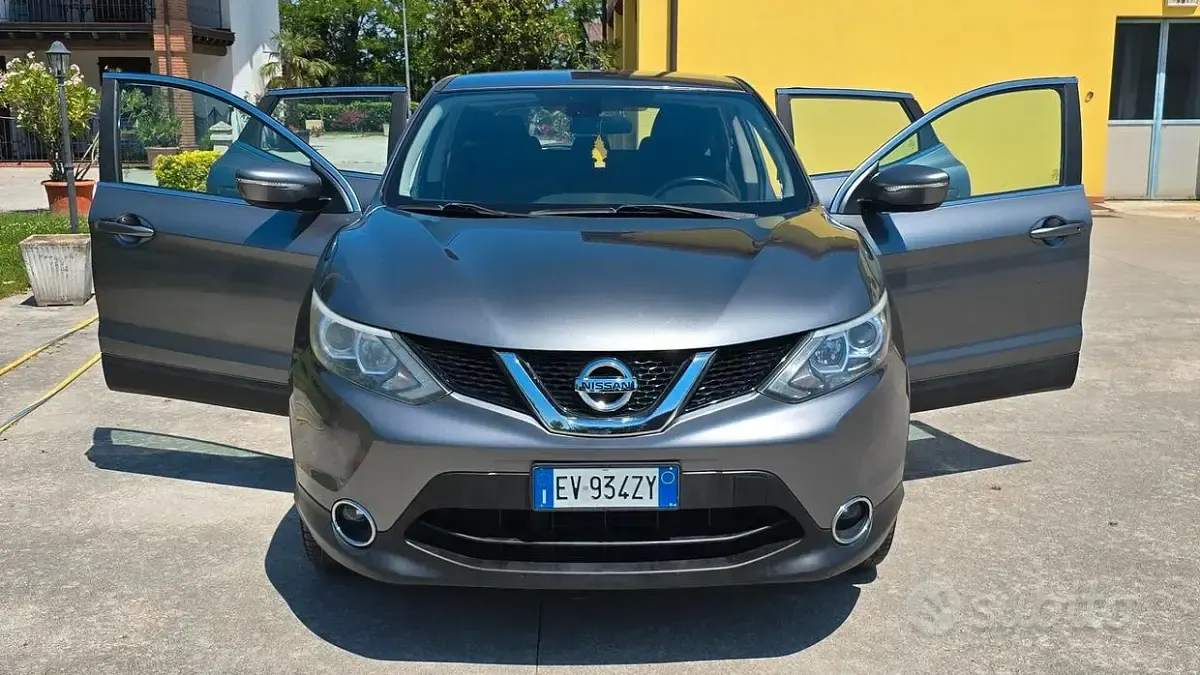 Usata Nissan Qashqai Tekna 110 CV (80 kW) 2014 Grigio SUV