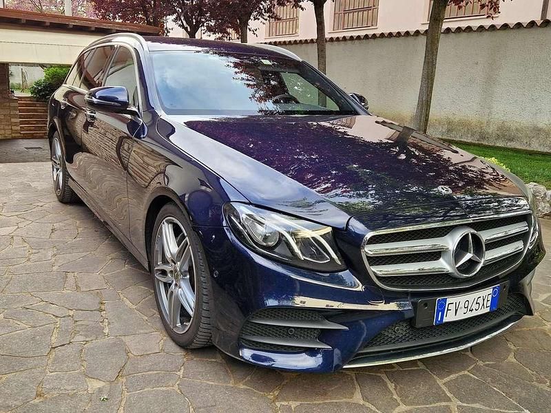 Blu/azzurro Usata 2019 Mercedes E220 Premium Station wagon | 24.900 € (Cara) - Immagine 1/4