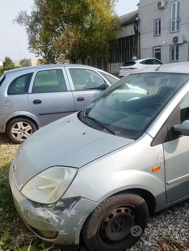 Usata Ford Fiesta 68 CV (50 kW) 2004 Utilitaria