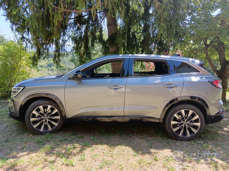 Usata Renault Austral Techno 199 CV (146 kW) 2023 Grigio SUV