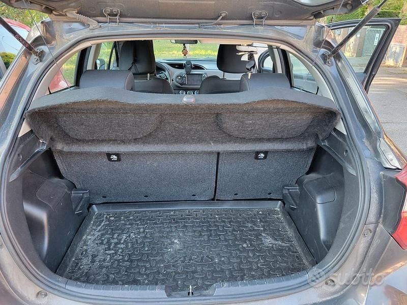 Usata Toyota Yaris Cool 69 CV (50 kW) 2018 Grigio Berlina