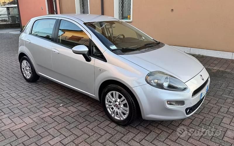Usata Fiat Punto Lounge 78 CV (57 kW) 2013 Grigio Utilitaria