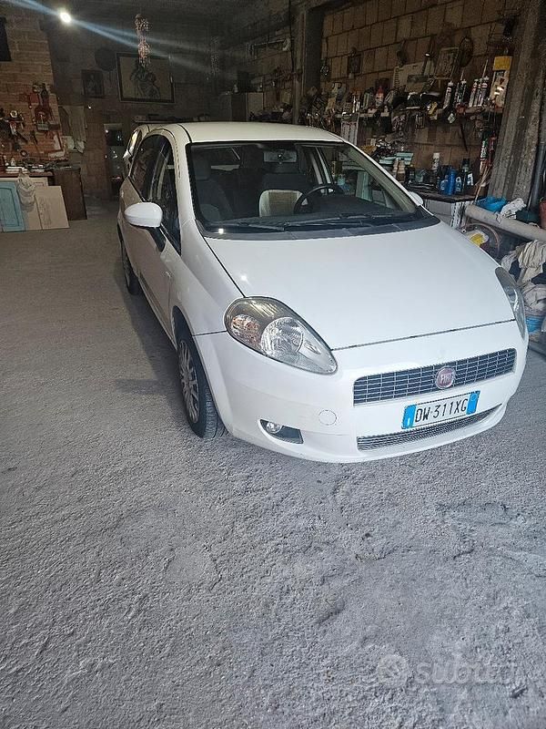 Usata Fiat Grande Punto 65 CV (47 kW) 2009 Bianco Utilitaria