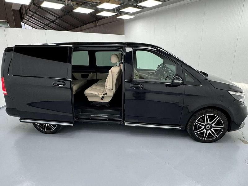 Usata Mercedes V300 Avantgarde 237 CV (174 kW) 2023 Nero ossidiana Monovolume