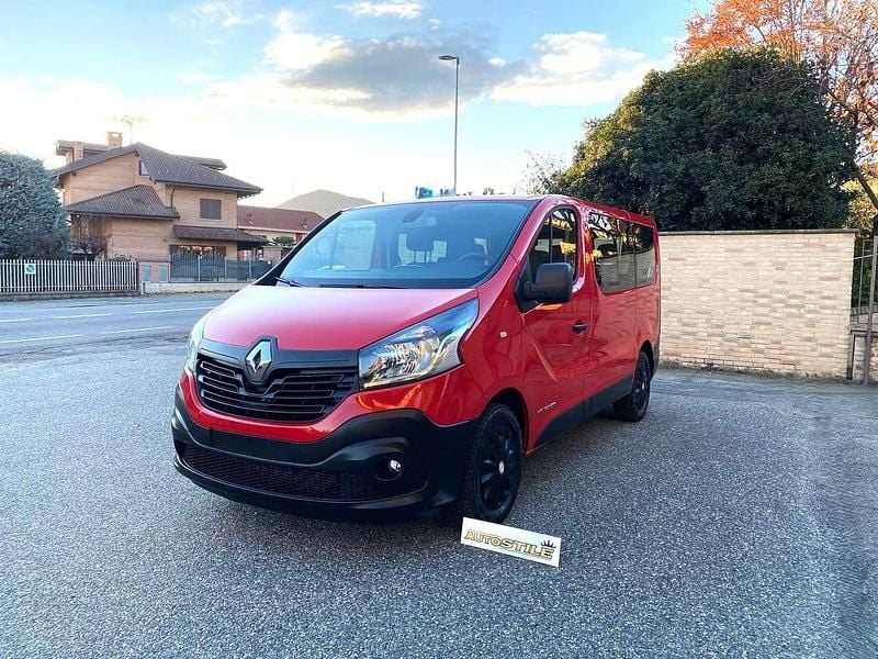 Usata Opel Vivaro 125 CV (91 kW) 2015 Rosso Monovolume