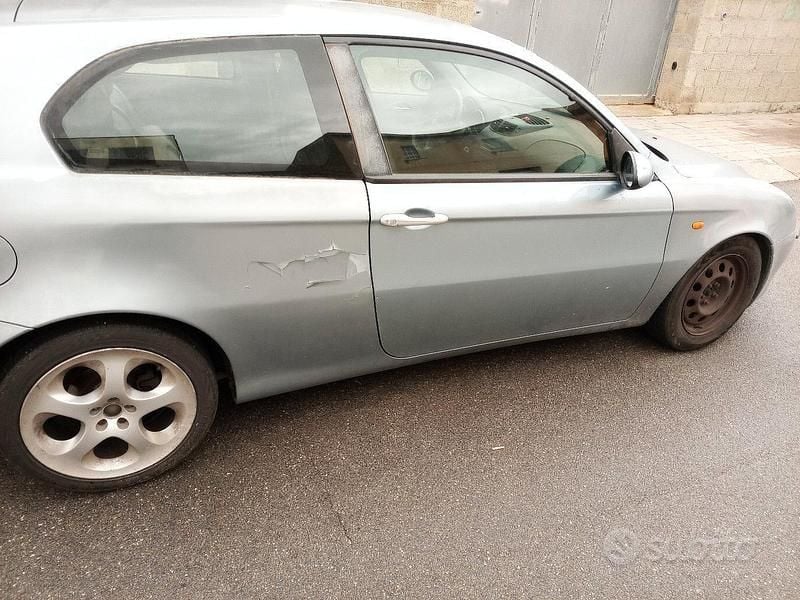 Usata Alfa Romeo 147 140 CV (102 kW) 2005 Utilitaria