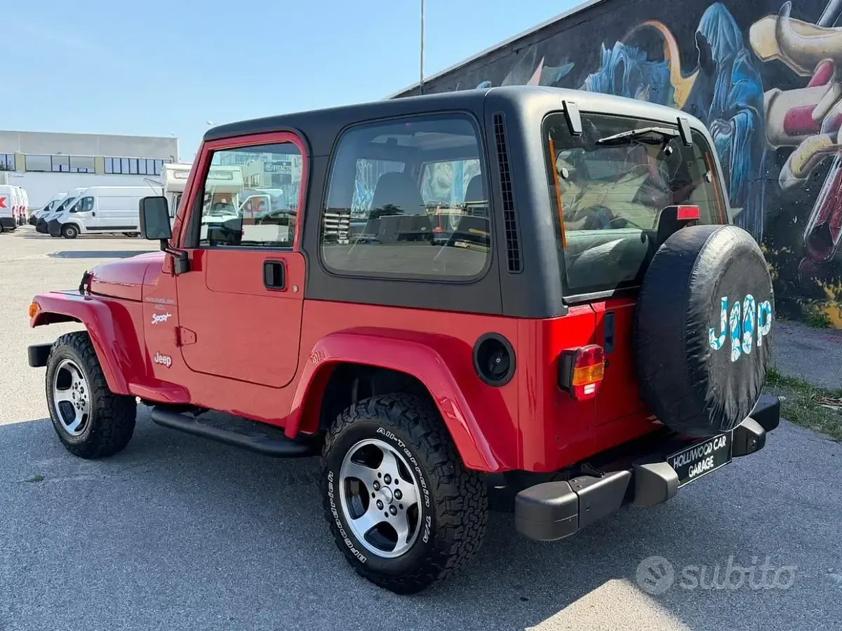Usata Jeep Wrangler Sport 177 CV (130 kW) 1999 Rosso SUV