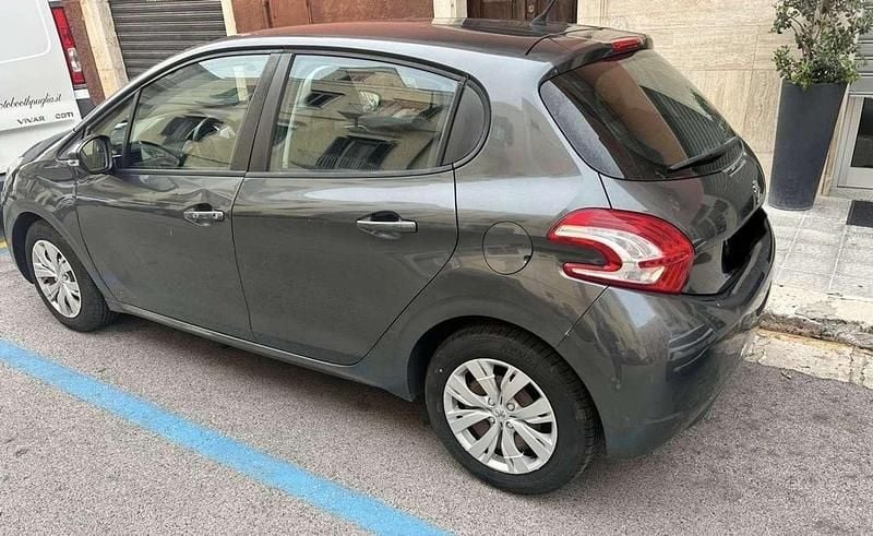 Usata Peugeot 208 Allure 68 CV (50 kW) 2014 Utilitaria