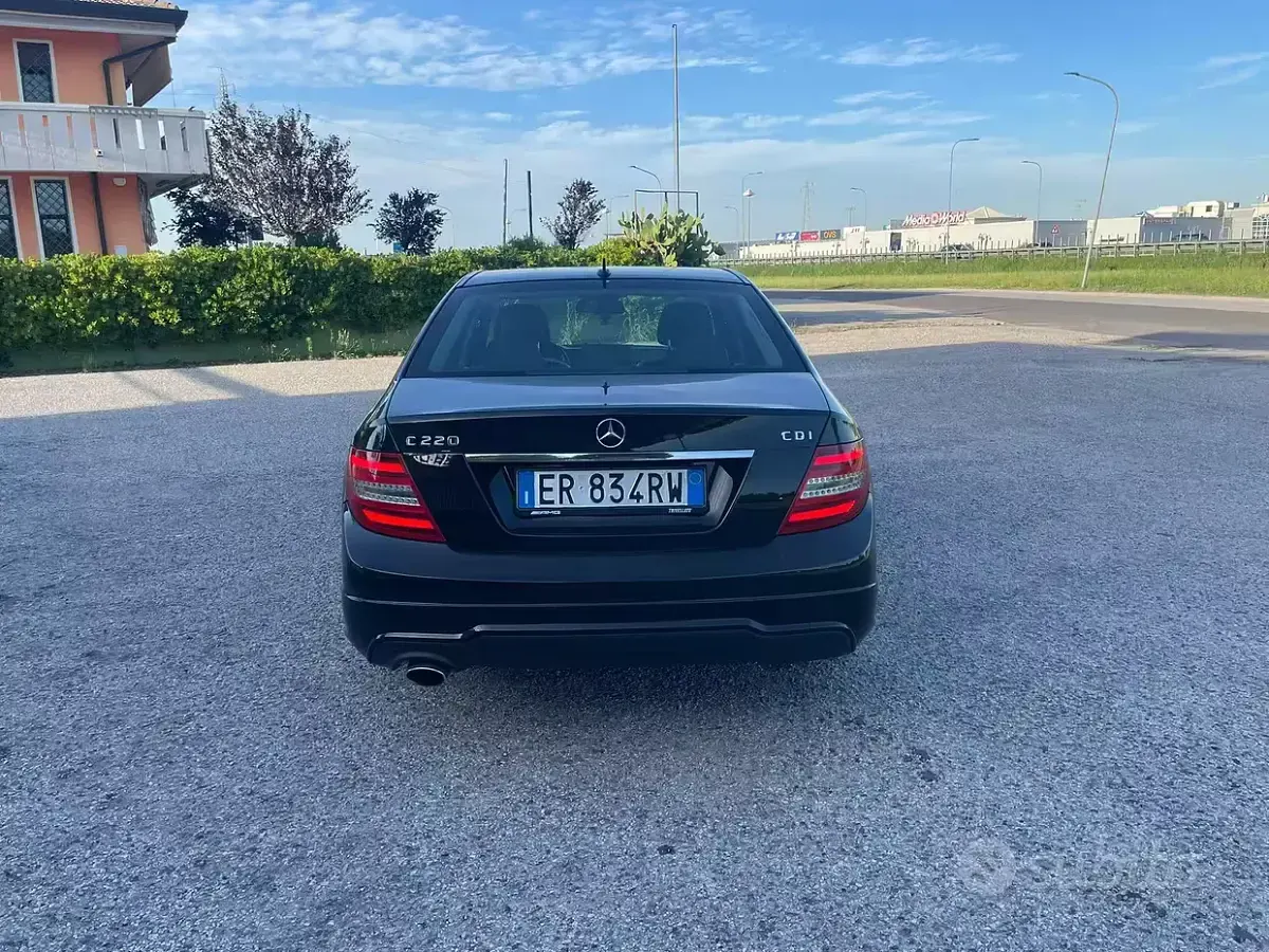 Usata Mercedes C220 170 CV (125 kW) 2013 Nero Berlina