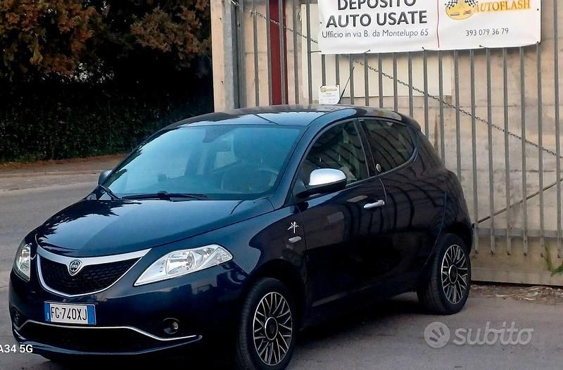Usata Lancia Ypsilon 69 CV (50 kW) 2017 Blu Utilitaria
