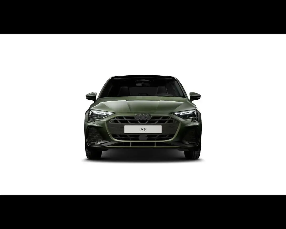 Nuova Audi A3 S-Line 150 CV (110 kW) 2026 Verde distretto metallizzato Berlina