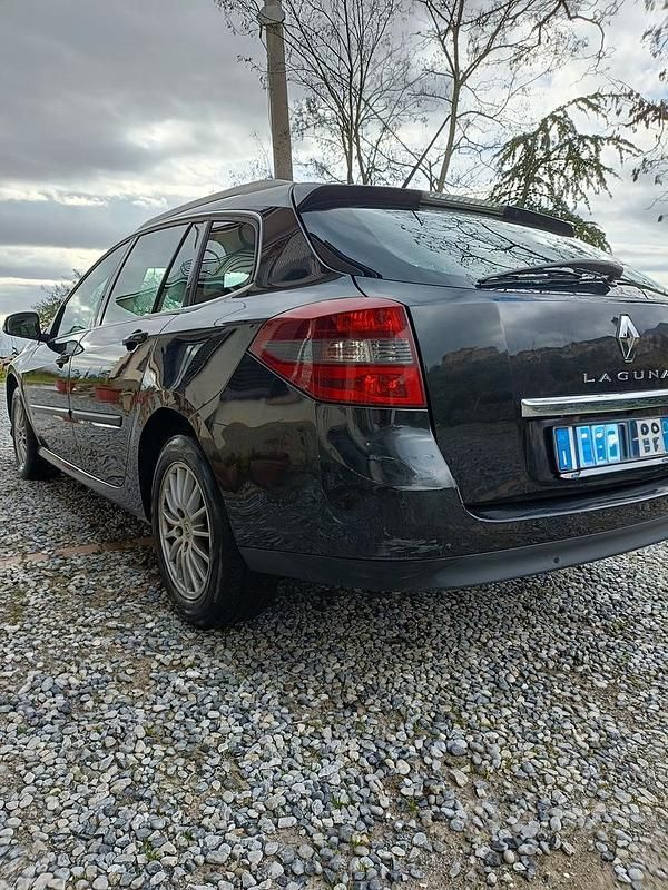 Usata Renault Laguna III 110 CV (80 kW) 2012 Nero Station wagon