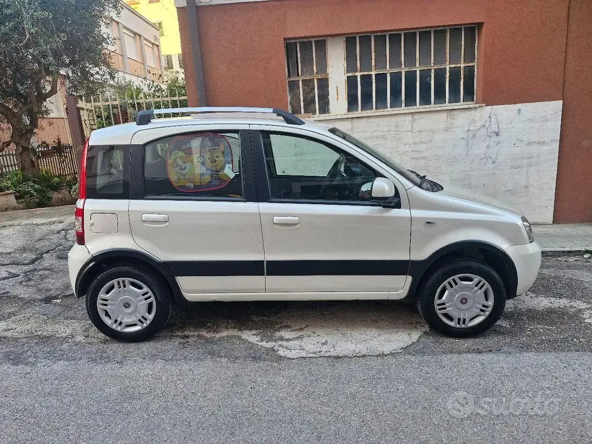 Usata Fiat Panda 100 CV (73 kW) 2011 Utilitaria