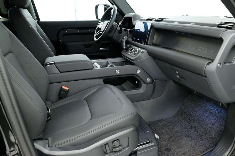 Usata Land Rover Defender SE Dynamic 200 CV (147 kW) 2025 Nero SUV