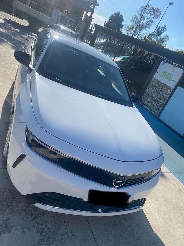 Usata Opel Astra Edition 131 CV (96 kW) 2023 Bianco Berlina