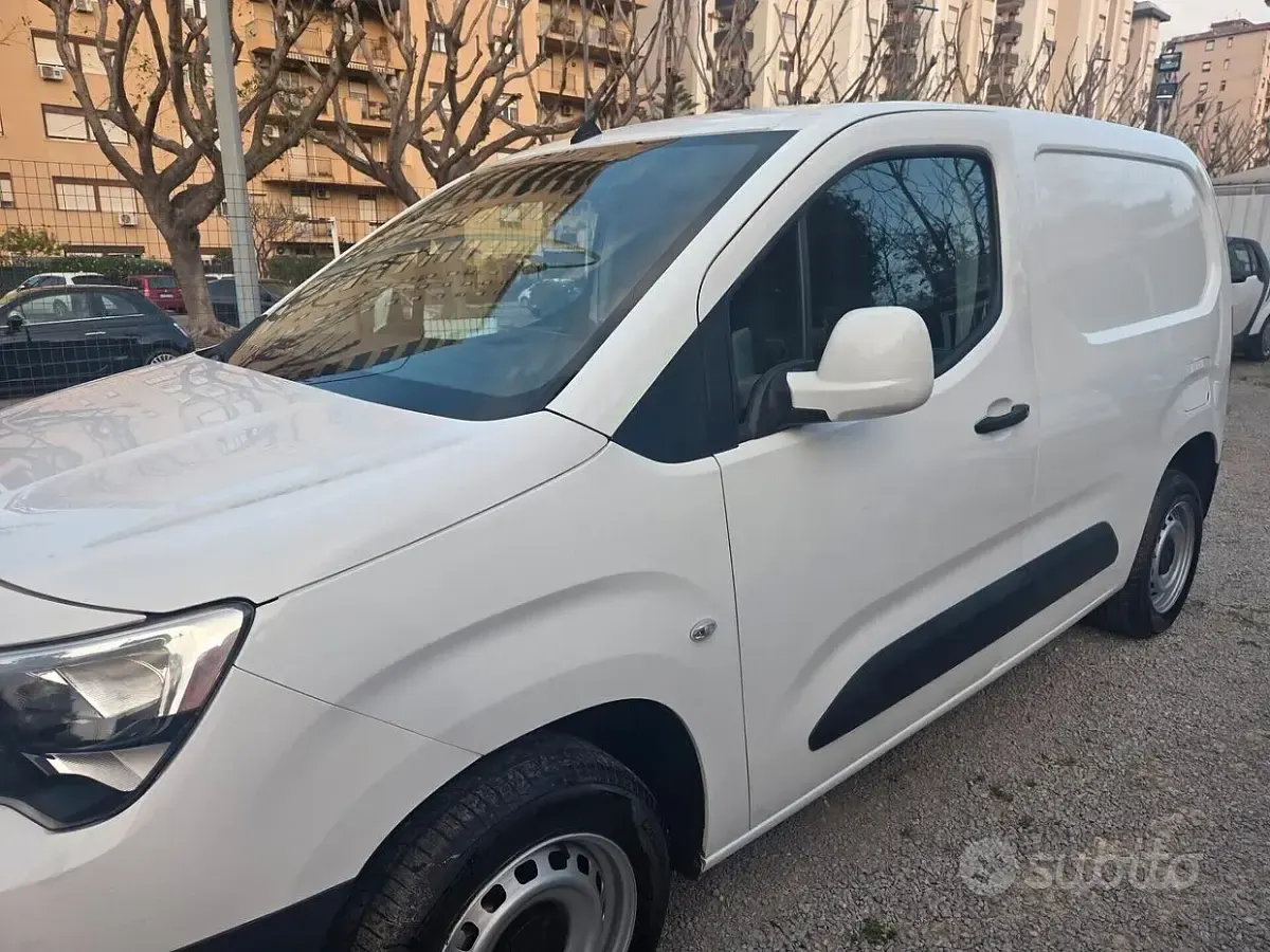 Usata Opel Combo S 102 CV (75 kW) 2021 Bianco Monovolume