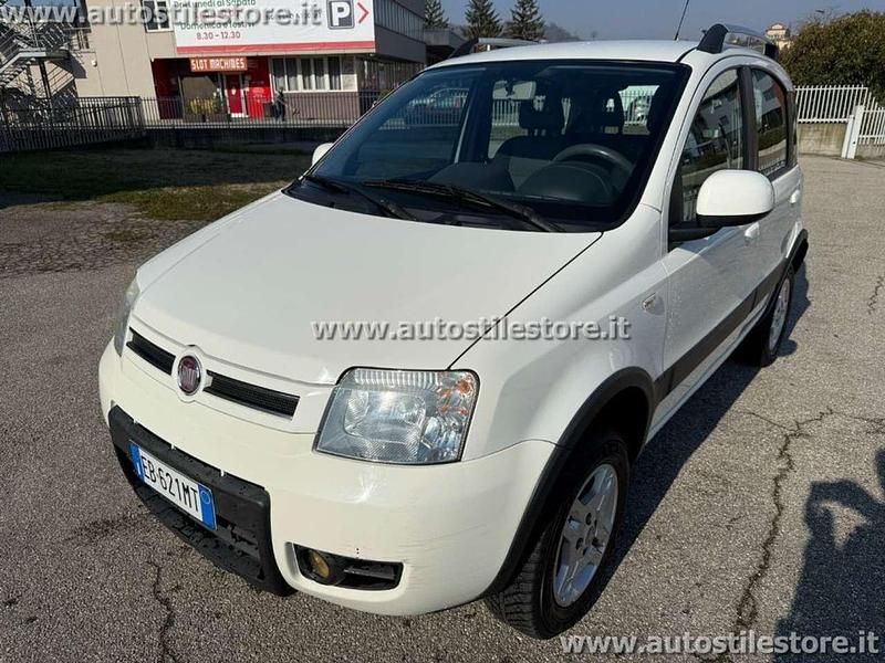 Usata Fiat Panda 4x4 69 CV (50 kW) 2010 Bianco pastello Utilitaria
