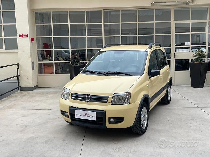 Usata Fiat Panda Climbing 60 CV (44 kW) 2009 Giallo Utilitaria