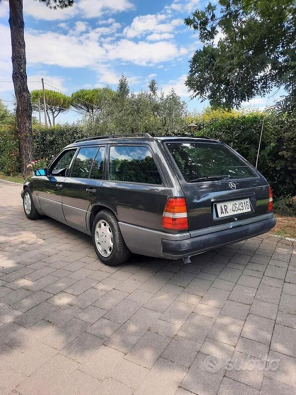 Usata Mercedes 200 Sportline 135 CV (99 kW) 1993 Nero Station wagon