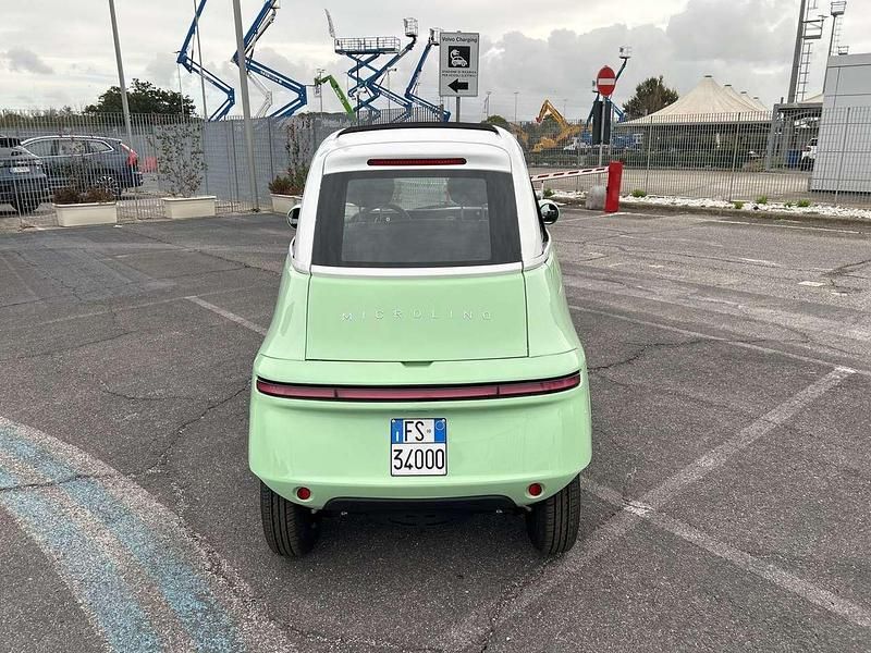 Nuova Micro Microlino 11 kW (15 CV) 2026 Verde Utilitaria