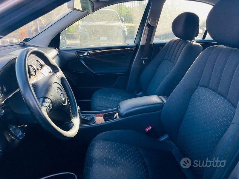 Usata Mercedes C220 Elegance 150 CV (110 kW) 2007 Marrone Berlina