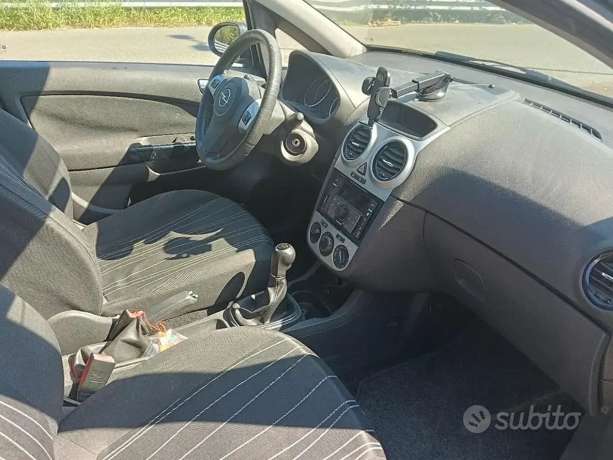Usata Opel Corsa 80 CV (58 kW) 2009 Nero Utilitaria