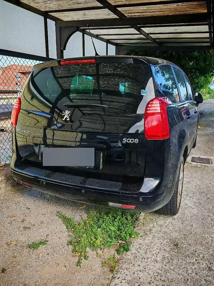 Usata Peugeot 5008 Family 112 CV (82 kW) 2011 Nero Monovolume