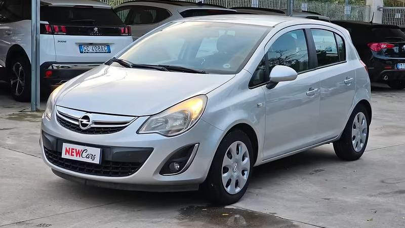 Usata Opel Corsa Cosmo 75 CV (55 kW) 2011 Argento Berlina