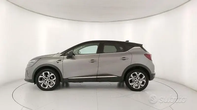 Usata Renault Captur Techno 101 CV (74 kW) 2023 Grigio SUV