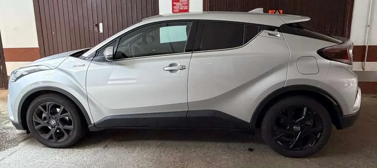 Usata Toyota C-HR Lounge 98 CV (72 kW) 2018 Argento SUV