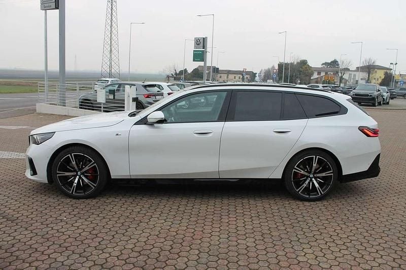 Usata BMW 520 M Sport 197 CV (144 kW) 2024 Mineral white metallizzato Station wagon