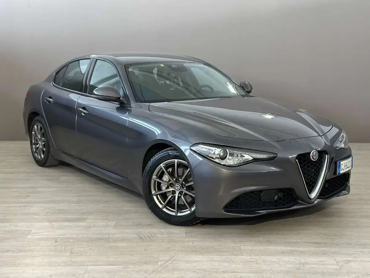Second-hand Alfa Romeo Giulia Business 160 CP (117 kW) 2022 Gri Berlinǎ