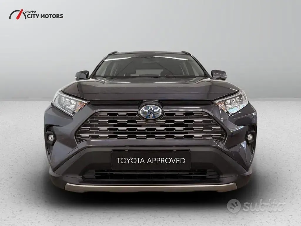 Usata Toyota RAV4 Hybrid 218 CV (160 kW) 2022 Grigio SUV