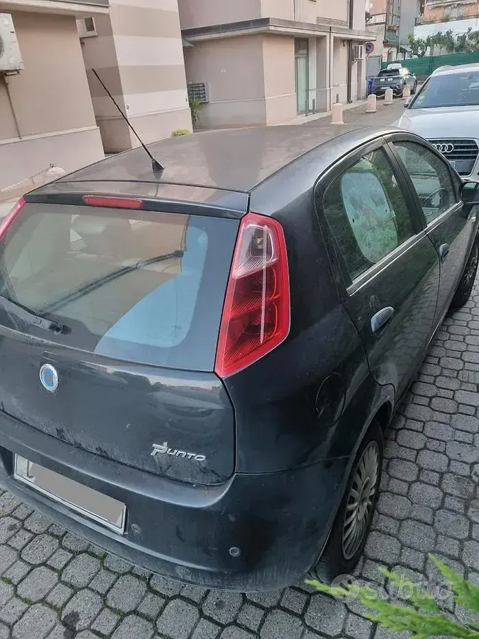 Usata Fiat Grande Punto Dynamic 90 CV (66 kW) 2006 Nero Utilitaria