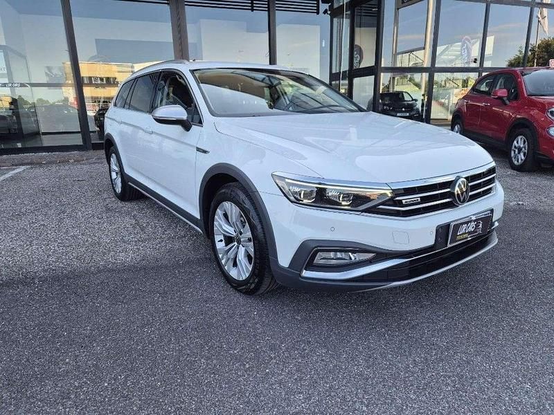 Usata VW Passat Alltrack 200 CV (147 kW) 2021 Bianco Station wagon