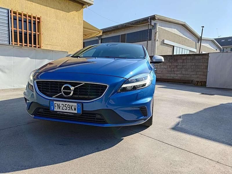 Usata Volvo V40 R-Design 150 CV (110 kW) 2018 Blu/azzurro Berlina