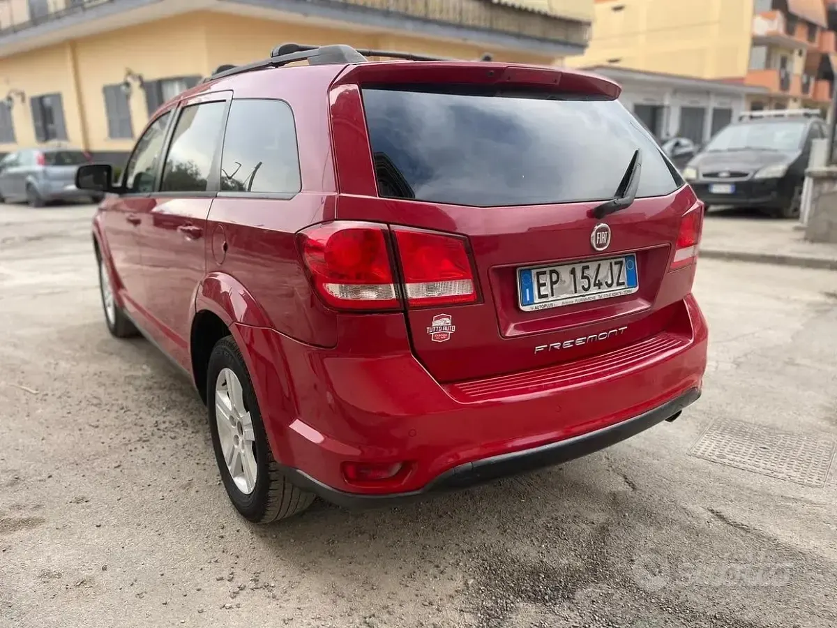 Usata Fiat Freemont 140 CV (102 kW) 2014 Rosso SUV