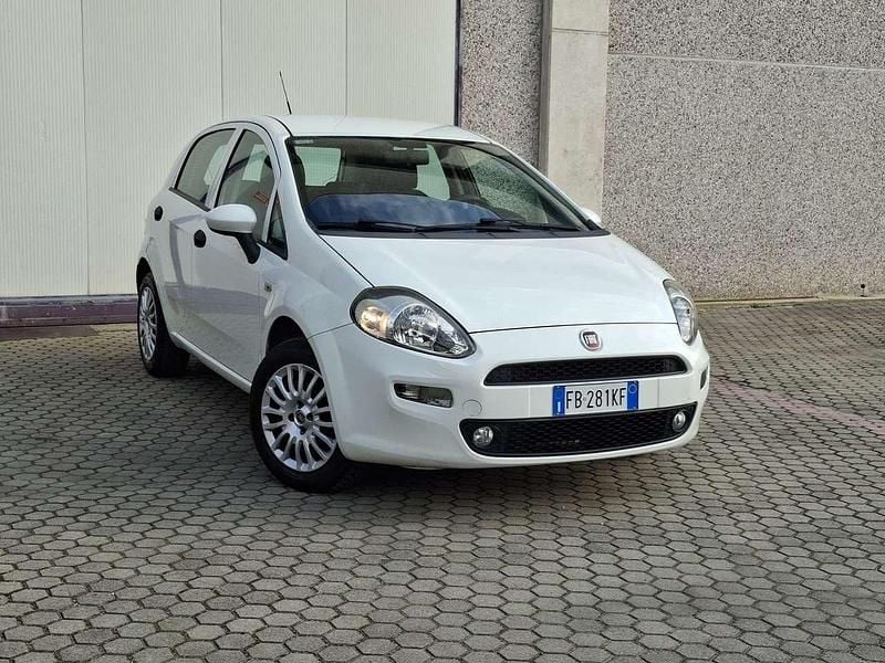 Usata Fiat Punto Street 69 CV (50 kW) 2015 Bianco Utilitaria
