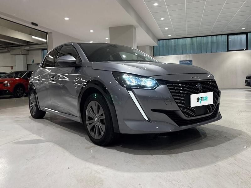 Usado Peugeot e-208 Allure 100 kW (136 CV) 2021 Gris Utilitario