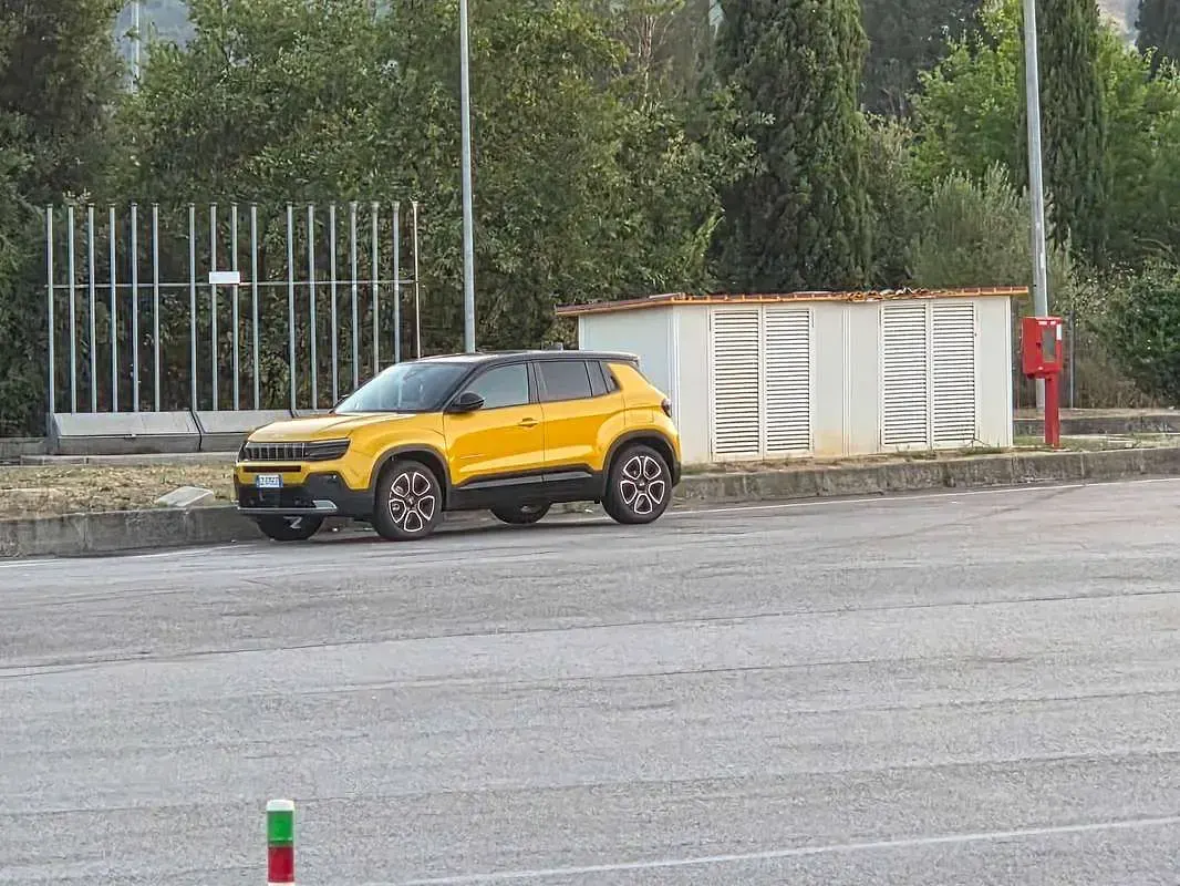 Usata Jeep Avenger Summit 101 CV (74 kW) 2025 Giallo SUV