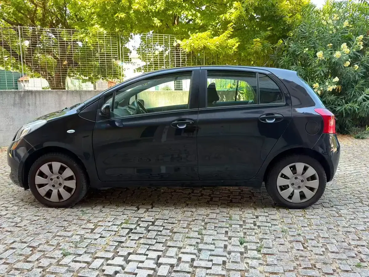 Usata Toyota Yaris 69 CV (50 kW) 2008 Nero Utilitaria