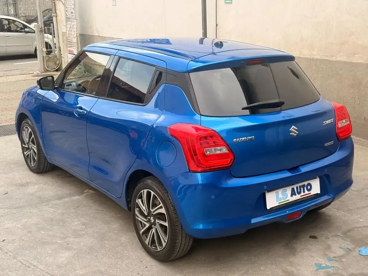 Usata Suzuki Swift 82 CV (60 kW) 2020 Blu Utilitaria