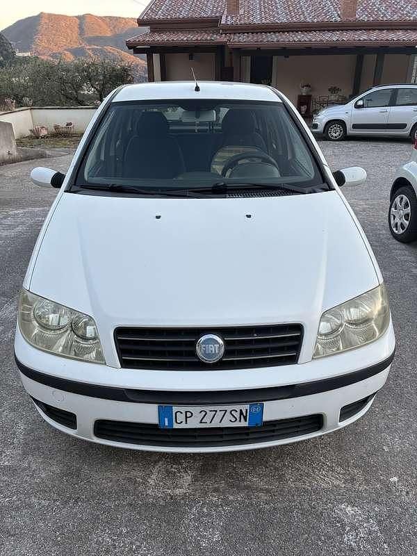 Usata Fiat Punto 86 CV (63 kW) 2004 Utilitaria
