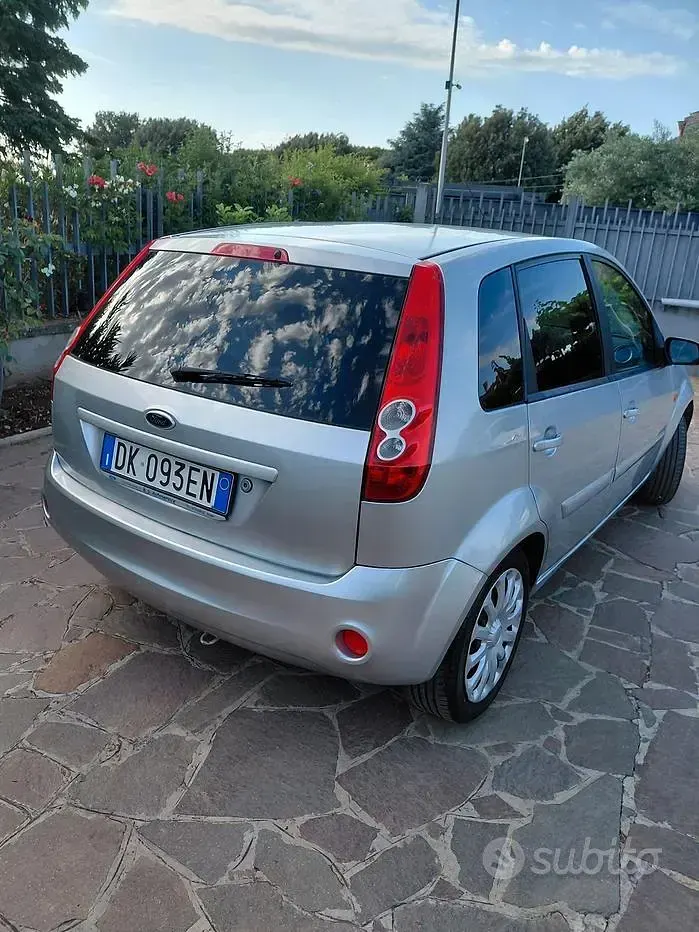 Usata Ford Fiesta 75 CV (55 kW) 2007 Utilitaria
